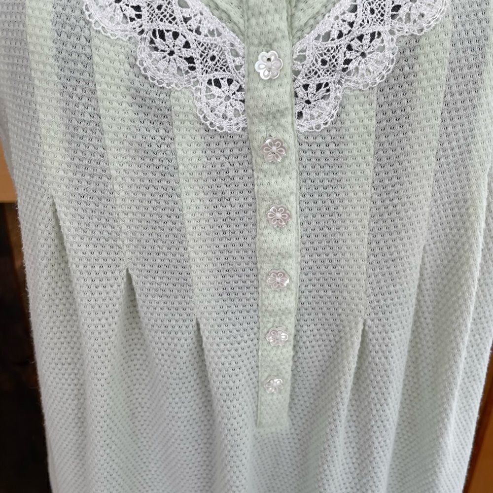 EARTH Angels light green nightgown with flower button front size Small - Picture 3 of 6